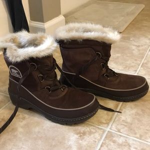 Snow boots